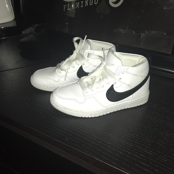 Nike x Riccardo Tisci - Picture 1 of 7